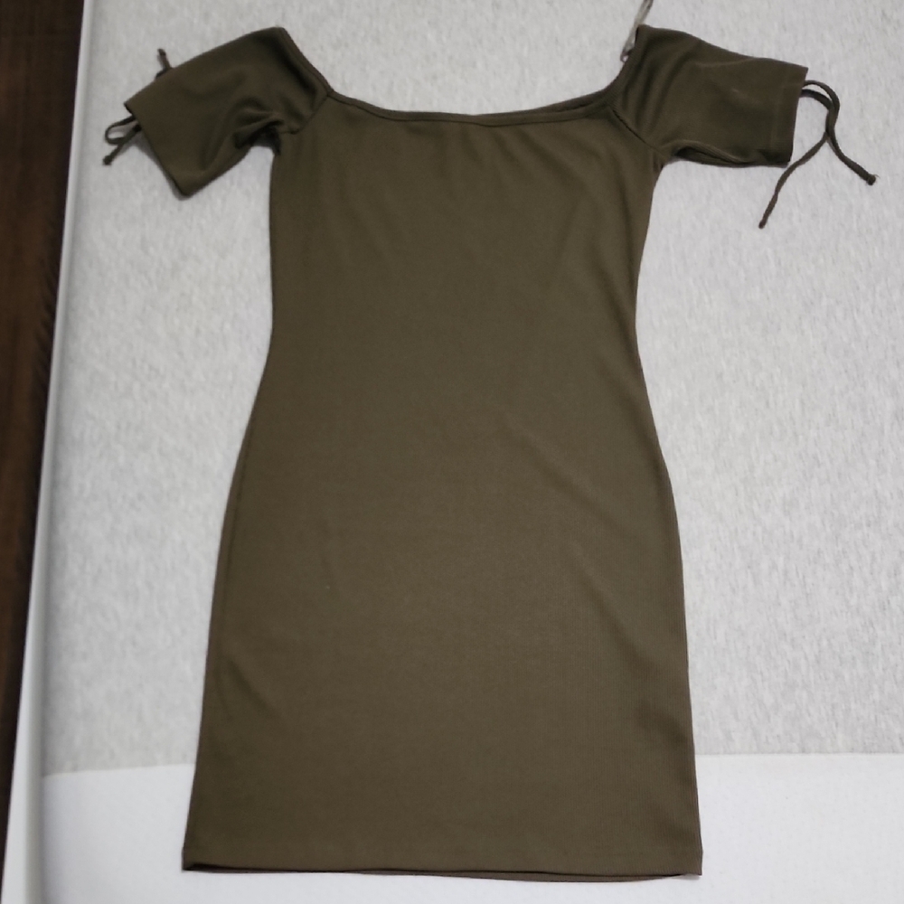 Topshop Green Off-Shoulder Bodycon Mini Dress